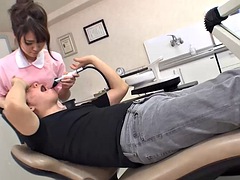 アジア人, デカチン, フェラチオ, 中出し, イく瞬間, 医者, オフィス, フェラする