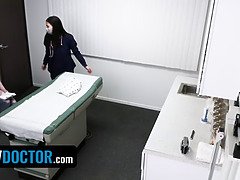 デカチン, フェラチオ, イく瞬間, イマラチオ, 医者, 手コキする, 赤毛, 叫ぶ