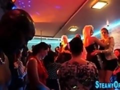 素人, 着衣女と全裸男, 乱交, グループ, ハードコア, Hd, 公共, 現実