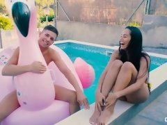 Cul, Nana, Beauté, Sucer une bite, Doigter, Hard, Fille latino, Piscine