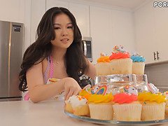 アジア人, デカチン, イく瞬間, 毛深い, ハードコア, 異人種間, 小柄, オマンコ