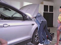 Grosse bite, Voiture, Habillées, Suçant, Plan cul à trois