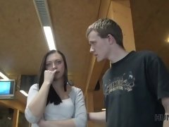 Blasen, Braunhaarige, Handjob, Masturbation, Pov, Öffentlich, Jungendliche (18+), Titten