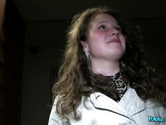 18 ans, Amateur, Éjaculation interne, Gym, Branlette thaïlandaise, De plein air, Public, Chatte