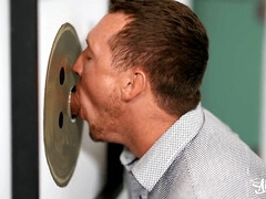 Cul, Brunette brune, En levrette, Branlette thaïlandaise, Talons, Piercing, Lécher le sphincter, Nénés