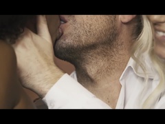 ブロンド, カップル, 中出し, 黒人, 異人種間, キス, 天然, タトゥー
