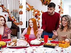 Grosser arsch, Grosser schwanz, Grosse titten, Blasen, Hundestellung, Frau frau mann, Rotschopf, Jungendliche (18+)