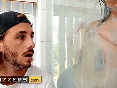 Gros seins, Sucer une bite, Faciale, Hd, Interracial, Seins naturels, Chatte, Douche