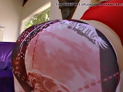 hugeass bbw shakes her booty