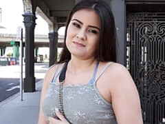 Gros cul, Grosse bite, Gros seins, Sucer une bite, Brunette brune, En levrette, Fille latino, De plein air