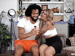 Gros seins, Blonde, Sucer une bite, Talons, Lingerie, Seins naturels, Piercing, Tatouage