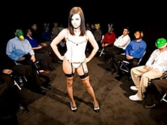 Gros cul, Grosse bite, Gros seins, Sucer une bite, Brunette brune, Maigrichonne, Jarretelles, Adolescente