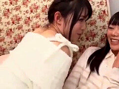 Eerste keer, Japaans, Zoenen, Lesbisch