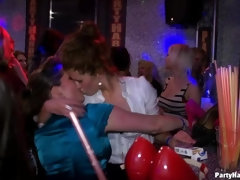 Grosser schwanz, Grosse titten, Cfnm, Schwanz, Hundestellung, Brille, Gruppe, Höschen