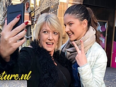 イギリス人, 巨乳な, なめる, 淫乱熟女, ペニスバンド, ティーン, オッパイの, おもちゃ