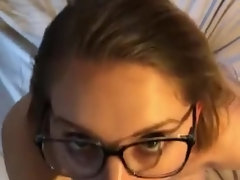 Sucer une bite, Brunette brune, Tir de sperme, Queue, Lunettes, Hd, Pov, Adolescente