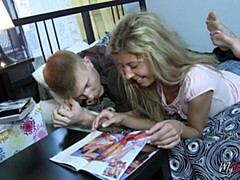 Cul, Grosse bite, Sucer une bite, En levrette, Seins naturels, Petite femme, Adolescente, Nénés