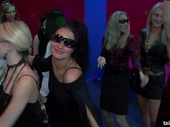 Zwart, Bruinharig, Aangekleed, Zoenen, Lesbisch, Likken, Kut duiken, Nat