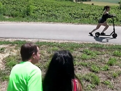 デカパイ, 茶髪の, 手コキする, ハードコア, なめる, アウトドア, 公共, 三人