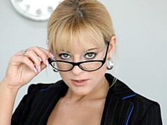 Gros cul, Grosse bite, Gros seins, Blonde, Sucer une bite, En levrette, Mère que j'aimerais baiser, Secrétaire