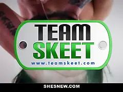 Chambre à dormir, Sucer une bite, En levrette, Hd, Seins naturels, Criant, Adolescente, Nénés