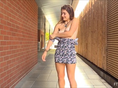 Anal, En gros plan de très près, Dansant, Extrême, Orgasme, Public, Solo, Jouets