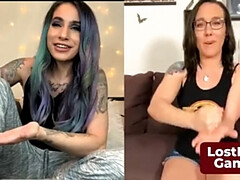 Amateur, Lesbienne, Mère que j'aimerais baiser, Chatte, Se déshabiller, Tatouage, Allumeuse, Nénés