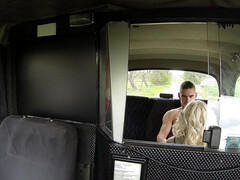 Gros seins, Sucer une bite, Voiture, Éjaculation interne, Doigter, Époux mari, Mouillée, Épouse