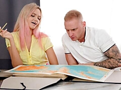 Gros cul, Grosse bite, Blonde, Sucer une bite, En levrette, Seins naturels, Adolescente, Nénés