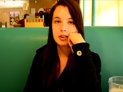 Танцы, Фетиш, Фут фетиш, Оргазм, На публике, Соло, Сквиртинг, Под юбкой