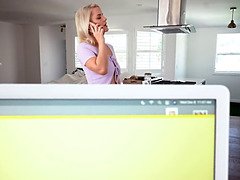 デカ尻, デカチン, デカパイ, ブロンド, フェラチオ, イマラチオ, 手コキする, 叫ぶ