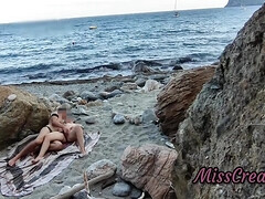 着衣女と全裸男, 浮気する, 女, 露出狂, フランス人, なめる, オナニー, オマンコ