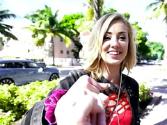 ブロンド, フェラチオ, 顔射, お金, ストリップ, ティーン, オッパイの