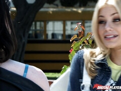 Cuarto de baño, Mamada, Garganta profunda, Atragantadas, Sexo duro, Lesbiana, Maestra, Tetas