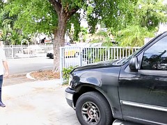 Sucer une bite, Tir de sperme, Faciale, Fille latino, Piercing, Rasée, Tatouage, Adolescente