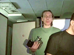 Geile Lesbenshow mit gorgeous Cora auf einer soiree in Berlin