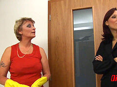 Pijpbeurt, Sperma shot, Rijpe lesbienne, Roodharige vrouw, Trio