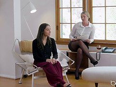 Grosse titten, Fingern, Hd, Lesbisch, Büro, Muschi, Realität, Arsch lecken