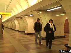 He hooks up busty mature lady in metro