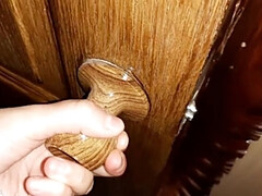 Attrapée, Femelle, Poilue, Hd, Lesbienne, Orgasme, Public, Toilettes