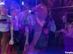 Pijpbeurt, Aangekleed, Groep, Hardcore, Orgie, Feest, Zuigen, Tieten likken