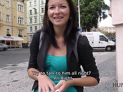 Schönheit, Braunhaarige, Gehörnter ehemann, Tschechisch, Hd, Mutti, Ablutschen, Titten