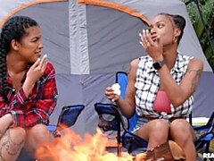 デカパイ, 茶髪の, 下着, アウトドア, オマンコ, ガリガリ, ストリッピング, ティーン