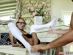 Grosse bite, En levrette, Branlette thaïlandaise, Masturbation, Seins naturels, De plein air, Chatte, Nénés