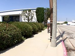 Glorious blonda maid sucking sausage