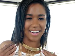 Grosser arsch, Blasen, Braunhaarige, Schwarz, Interrassisch, Jungendliche (18+), Titten, Spielzeuge