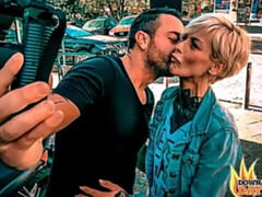 Culo grande, Mamada, Estilo perrito, Al aire libre, Afeitado, Falda, Tatuaje, Adolescente