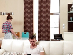 Nana, Tir de sperme, Branlette thaïlandaise, Embrassement, Lingerie, Seins naturels, Rousse roux, Tatouage