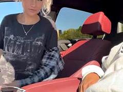 Enthousiasteling, Grote lul, Blond, Auto, Zwart, Hardcore, Tiener, Tieten likken