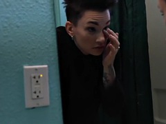 Lieveling, Grote mammen, Mollig, Erotisch, Vingeren, Hardcore, Saunazaal, Tatoeage